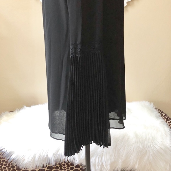 White House Black Market Stylish Top π - Picture 5 of 7